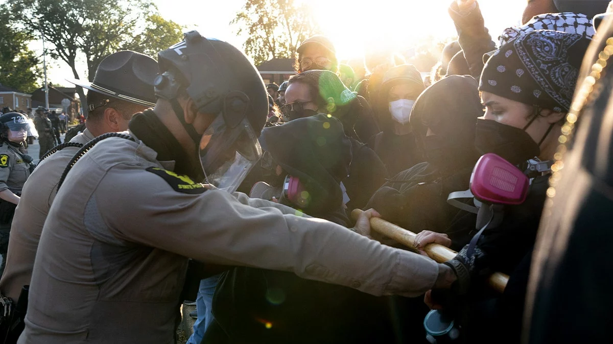 Delaney Hall Clashes Intensify as Pro-ICE and Anti-ICE Protesters Face Off in New Jersey