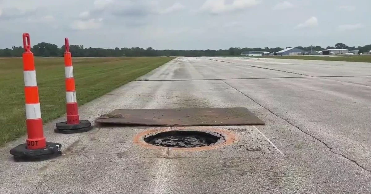 Sinkhole Closes LGA Runway [titlebase]: Flight Delays and Cancellations Ensue