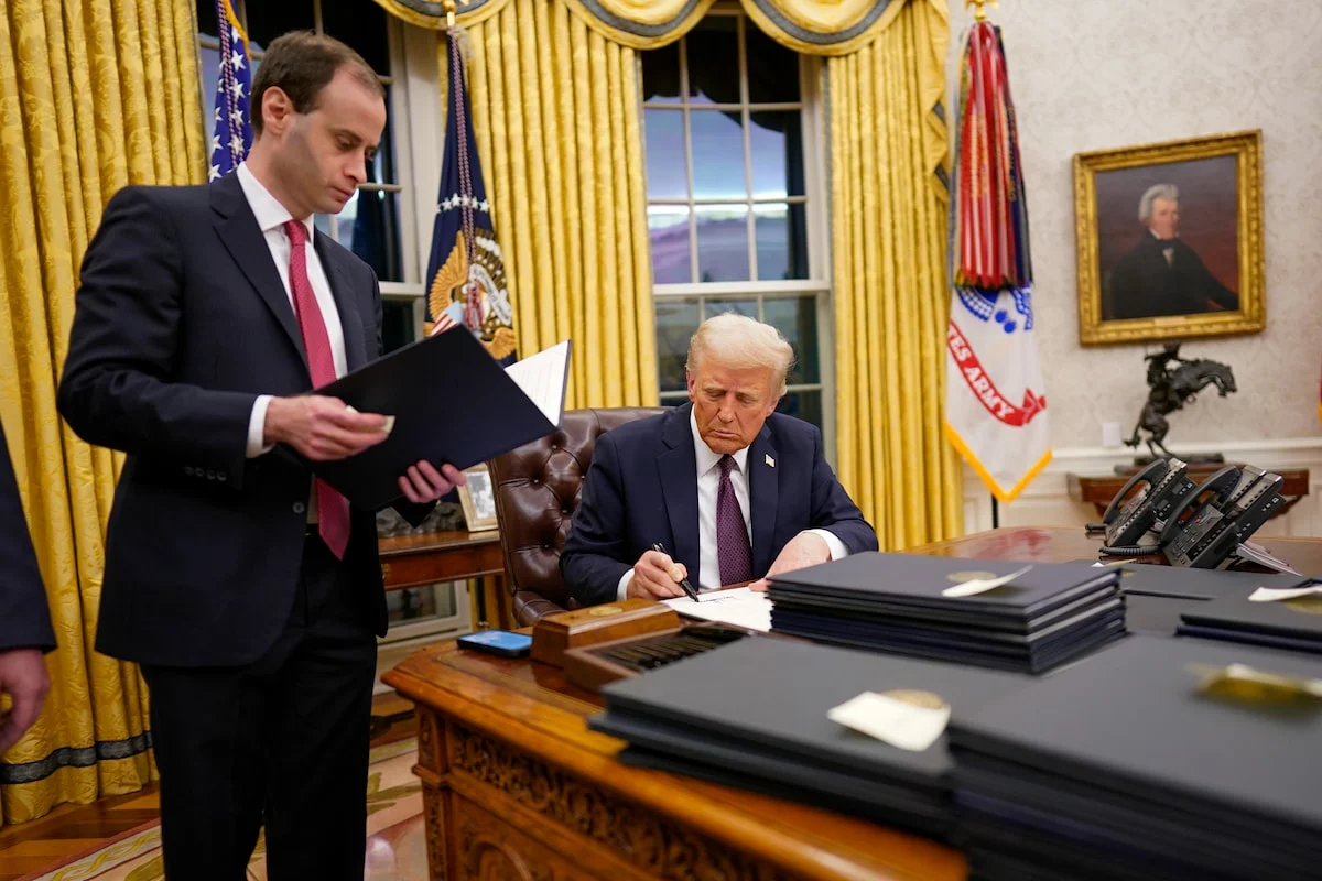 Trump Administration Limits Noncitizen Bank Access [titlebase] with New Executive Order