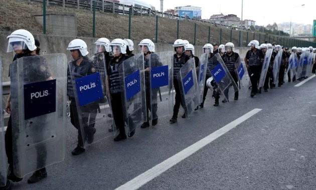 Turkey Police Raid CHP Offices: A Deepening Political Crisis