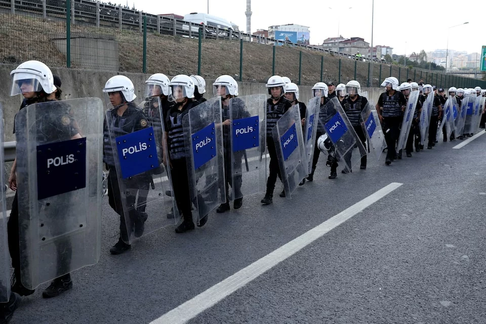 Turkey Police Raid CHP Offices: A Deepening Political Crisis