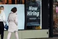 US Weekly Jobless Claims Rise, But Layoffs Remain Low Amid Iran War Uncertainty