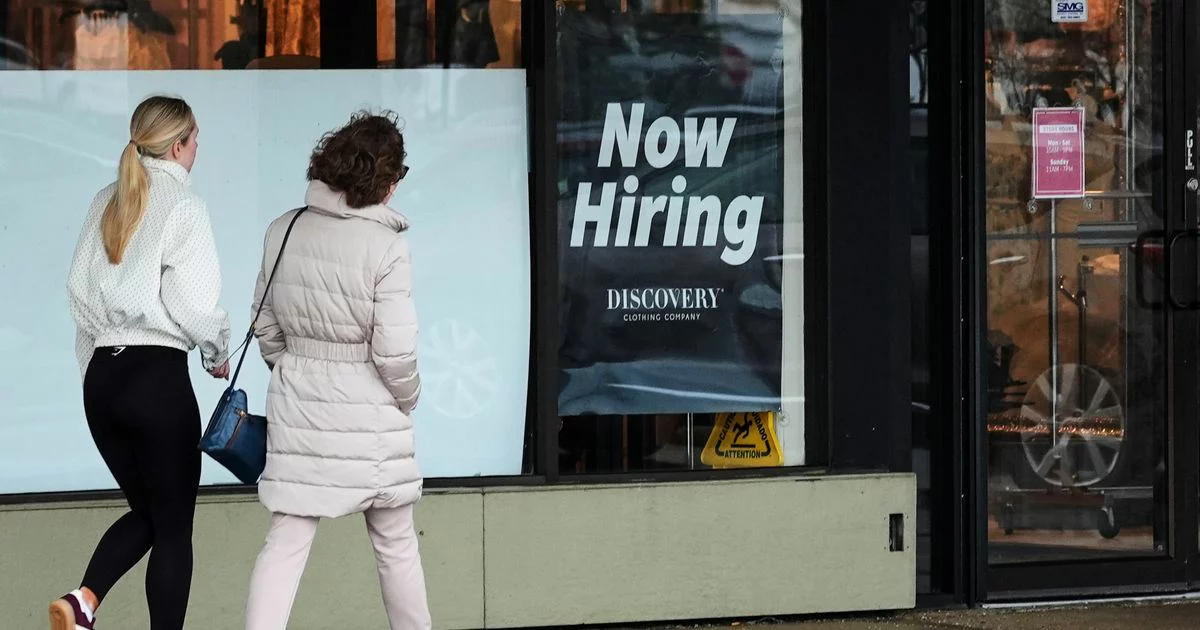 US Weekly Jobless Claims Rise, But Layoffs Remain Low Amid Iran War Uncertainty