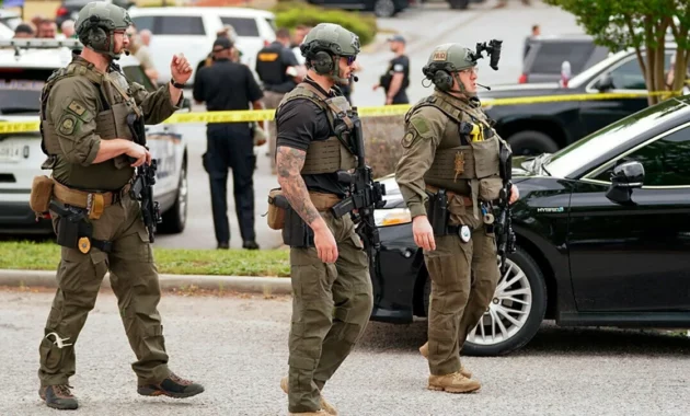 Breaking News: South Carolina Mall Shooting [titlebase] Leaves 2 Injured, Suspect in Custody