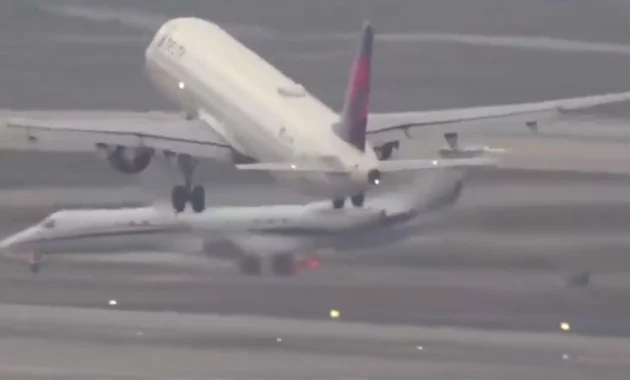 FAA Probes Aborted Landing: A Close Call Between Two Commercial Flights