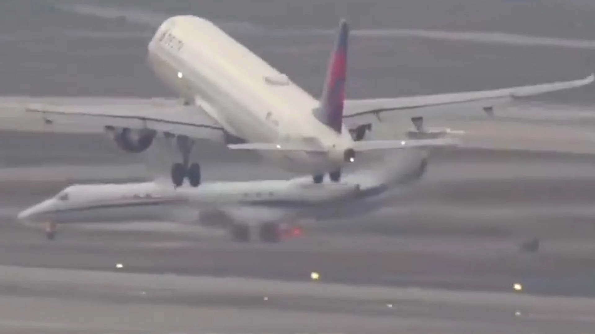FAA Probes Aborted Landing: A Close Call Between Two Commercial Flights