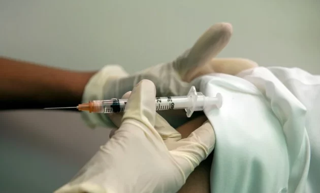FDA Panel Backs mRNA Shot For Flu Season, A Historic Decision