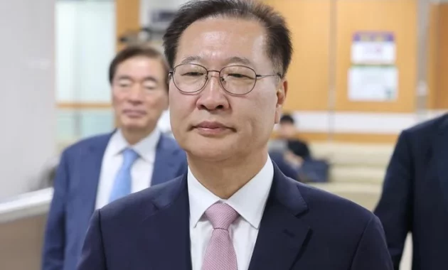 SK ex-minister gets 25 yrs [titlebase]: Former South Korean Justice Minister Park Sung-jae Receives 25-Year Prison Term