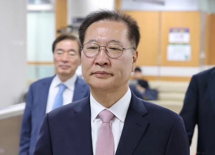 SK ex-minister gets 25 yrs [titlebase]: Former South Korean Justice Minister Park Sung-jae Receives 25-Year Prison Term