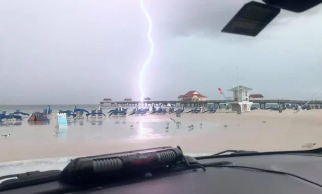 FL lightning strike kills one in tragic Fourth of July weekend incident