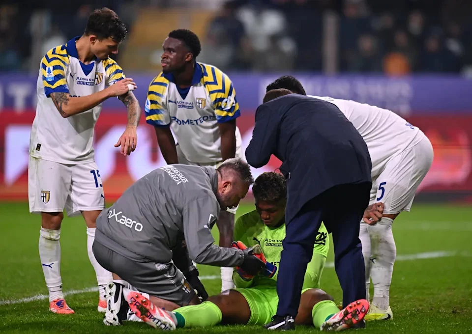 Gueye Undergoes Foot Surgery [titlebase]: Hawks Forward to Miss 3-4 Months