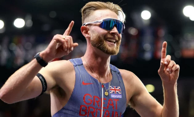 Josh Kerr Breaks 1-mile World Record [titlebase] in Stunning Fashion