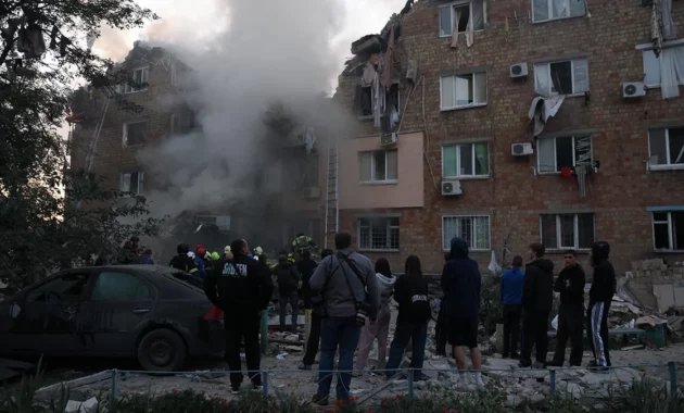 Russia strikes Kyiv [titlebase]: Death Toll Rises as City Faces ‘Massive Russian Strike’