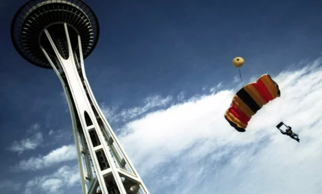 Seattle Police Seek 2 Men After Daring Space Needle BASE Jump