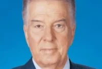 Veteran Broadcaster Dies: Lloyd Robertson, a Legendary Voice in Canadian Journalism, Passes Away at 92