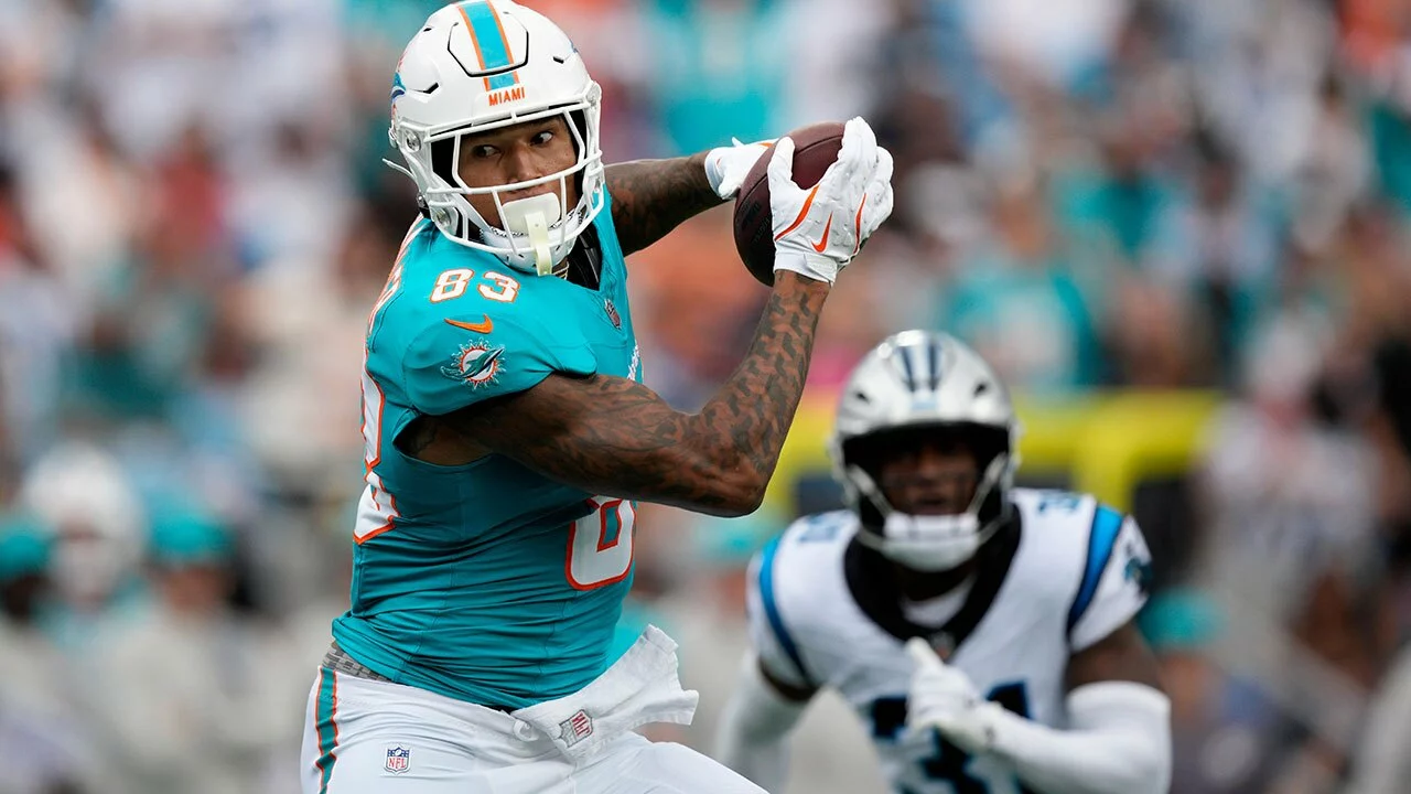 Veteran Tight End Darren Waller Agrees to Terms with Panthers [titlebase] in a One-Year Deal